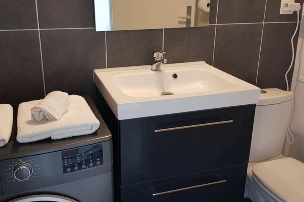 شقة Beau Studio Renove 30M2 Balcon Vue Paris+Parking المظهر الخارجي الصورة